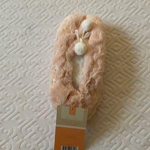 NWT women’s L/XL slippers pink washable, rubber no-slip bottoms